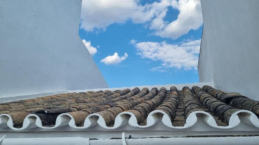 Estos son los pueblos abandonados en Andalucía a la venta desde menos de lo que vale un piso. Las opciones más asequibles van de media docena de viviendas para reformar , hasta un proyecto de turismo rural, entre otros.